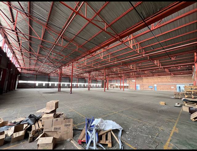 2,494M² WAREHOUSE TO LET IN FACTORIA
